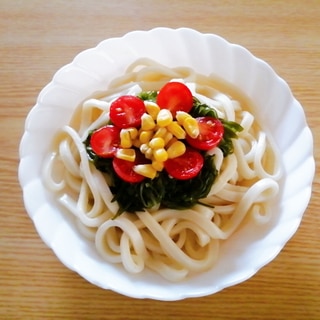 めかぶとミニトマトとコーンの冷やしうどん